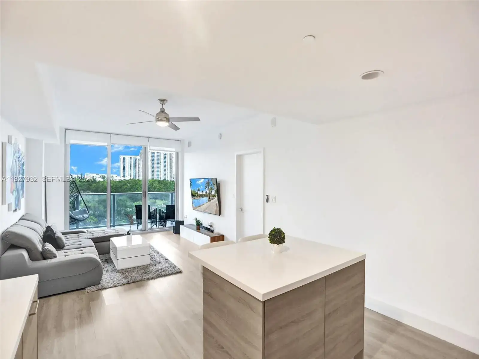 16385 Biscayne Blvd # 403, North Miami Beach FL 33160 photo 3