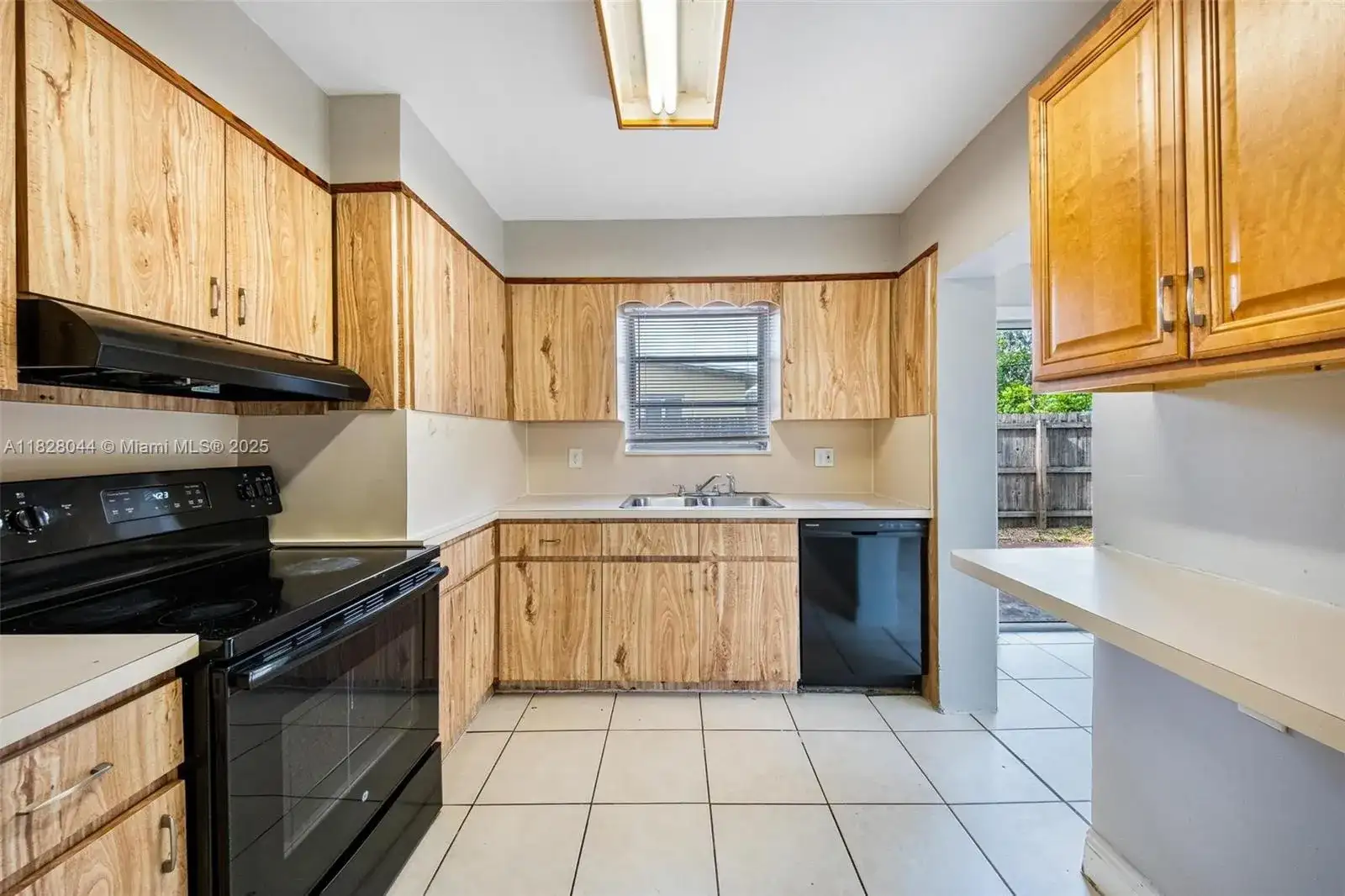 4130 NW 12th Ave, Oakland Park FL 33309 photo 2