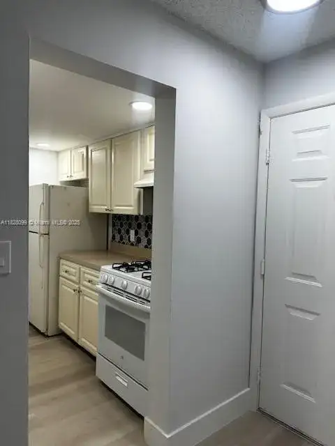 17901 NW 68th Ave # T205, Hialeah FL 33015 photo 2
