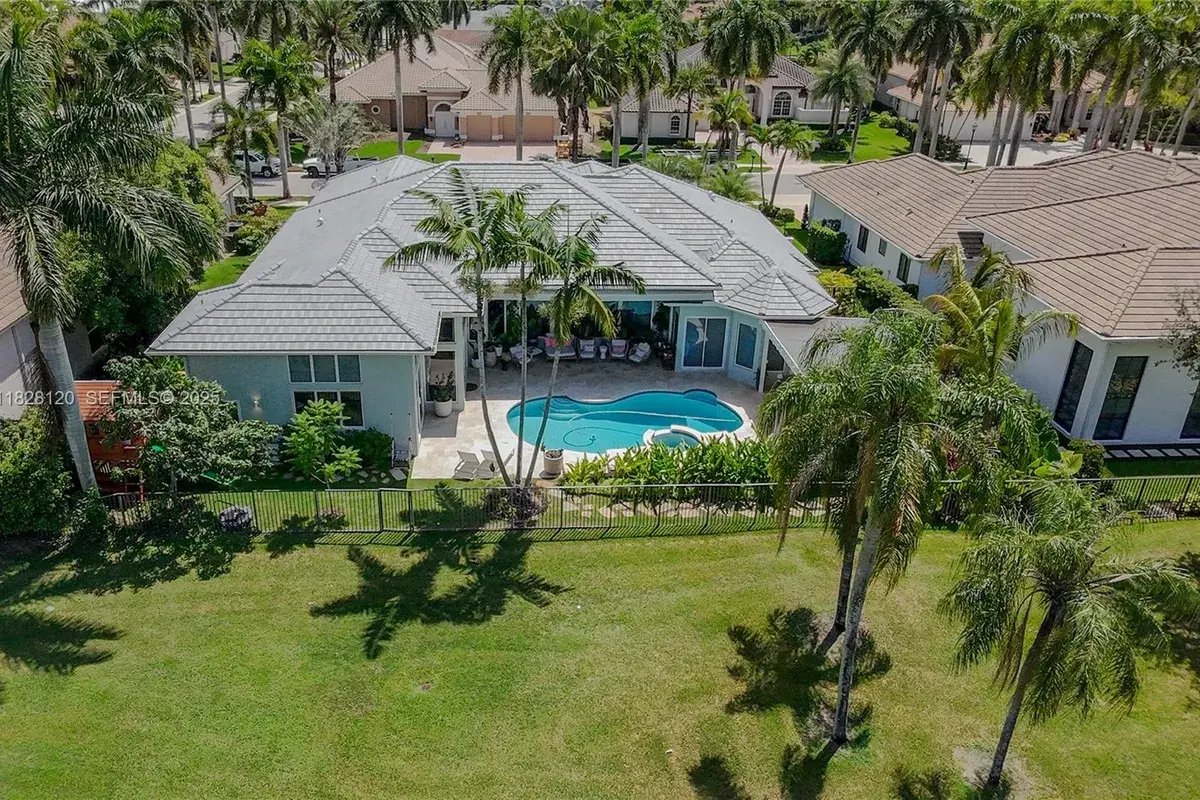 2493 Poinciana Dr, Weston FL 33327