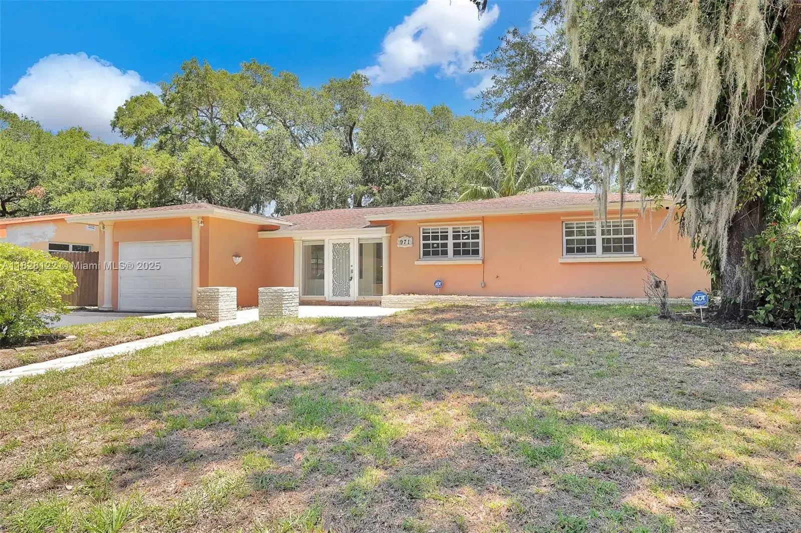 971 NE 153rd St, Miami FL 33162 photo 2