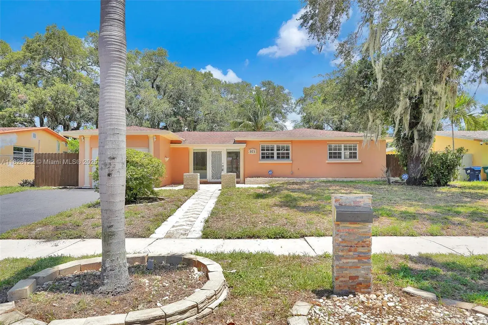 971 NE 153rd St, Miami FL 33162 photo 4