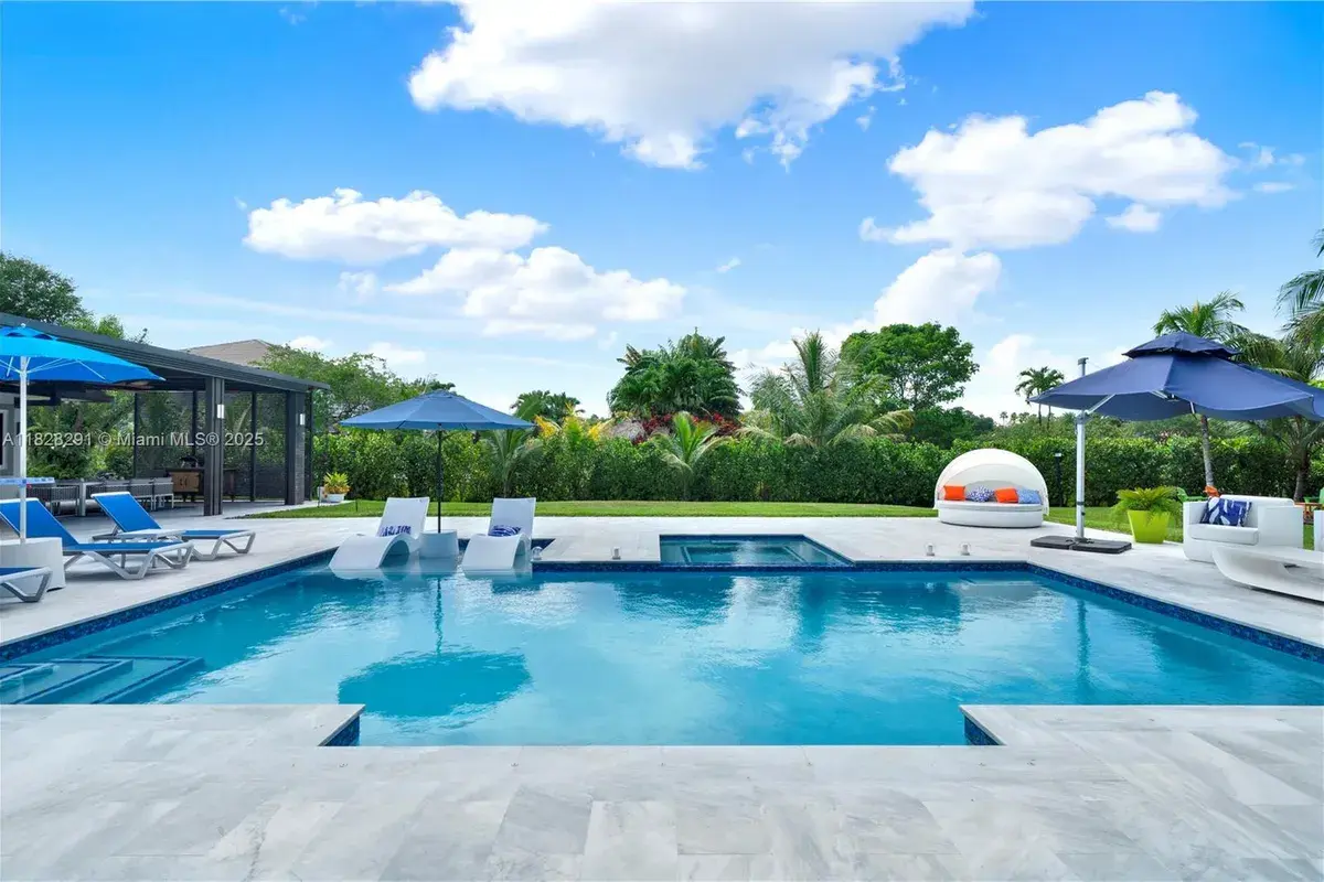 12301 NW 18th St, Plantation FL 33323