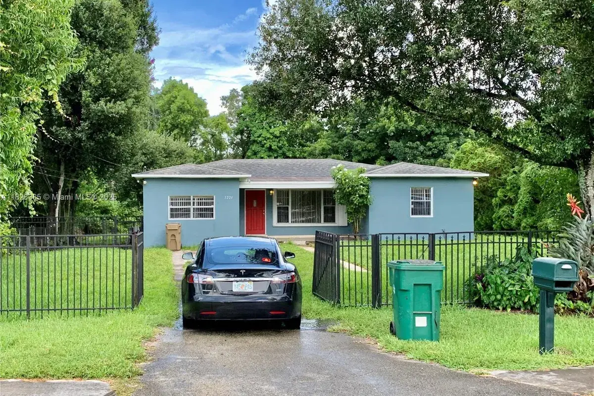 5221 Orange Dr, Davie FL 33314