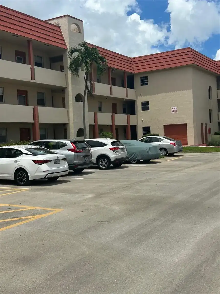 2800 W Sunrise Lakes Dr # 104, Sunrise FL 33322