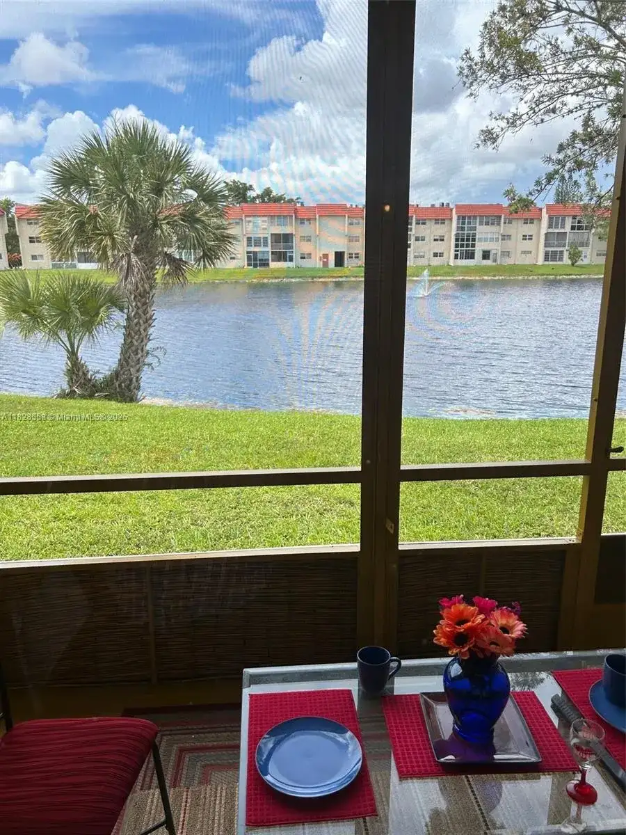 2800 W Sunrise Lakes Dr # 104, Sunrise FL 33322 photo 2