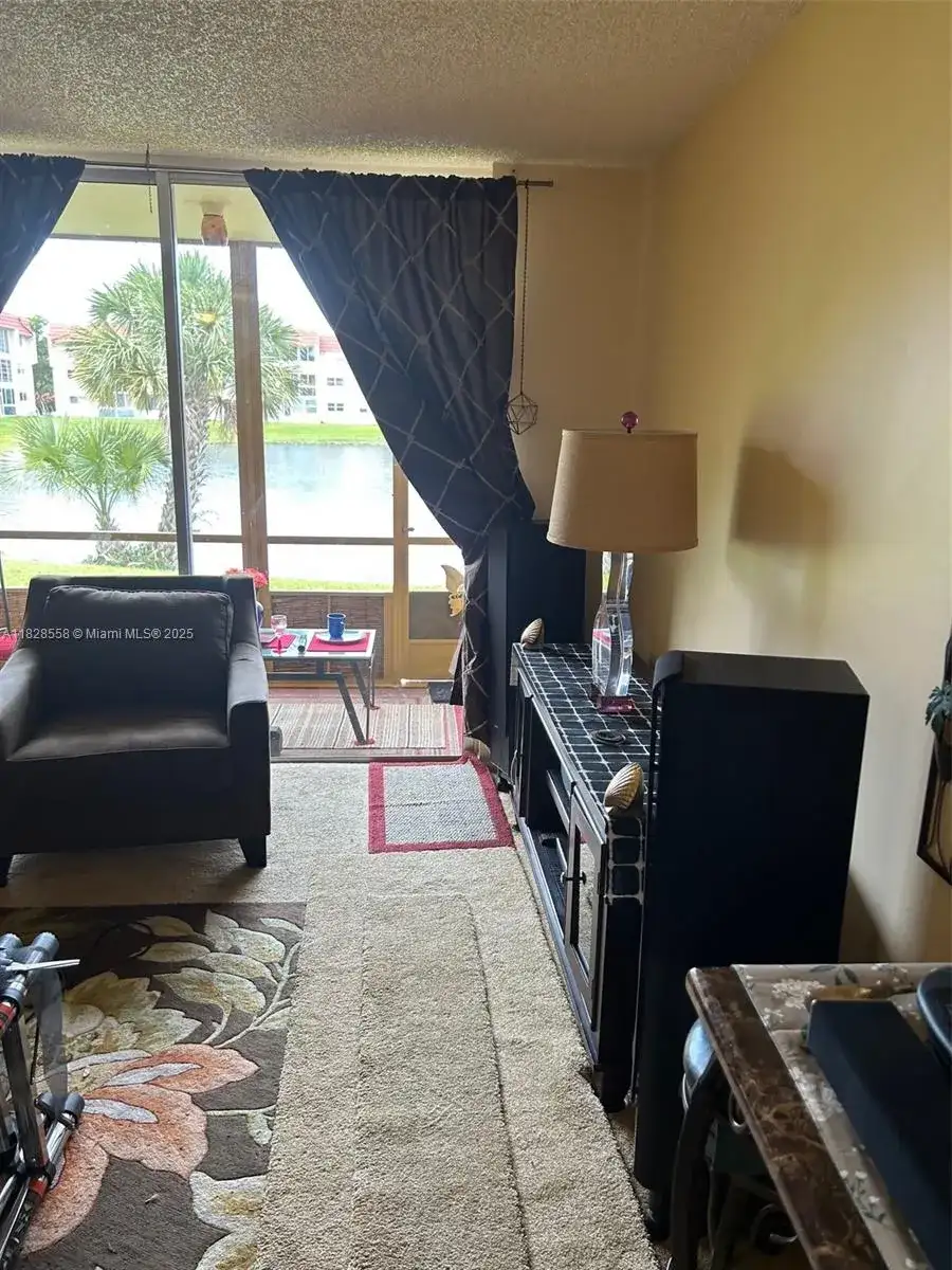 2800 W Sunrise Lakes Dr # 104, Sunrise FL 33322 photo 4