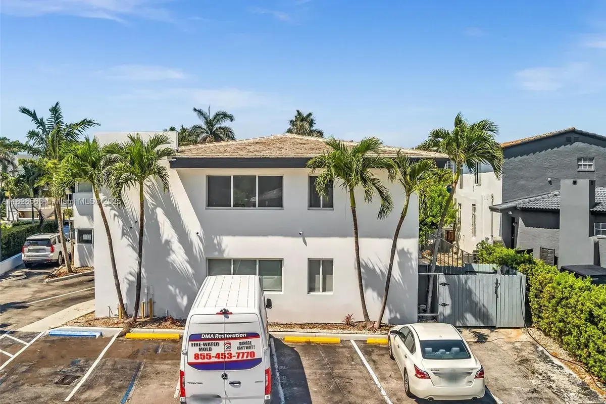 11900 N Bayshore Dr # 8, North Miami FL 33181