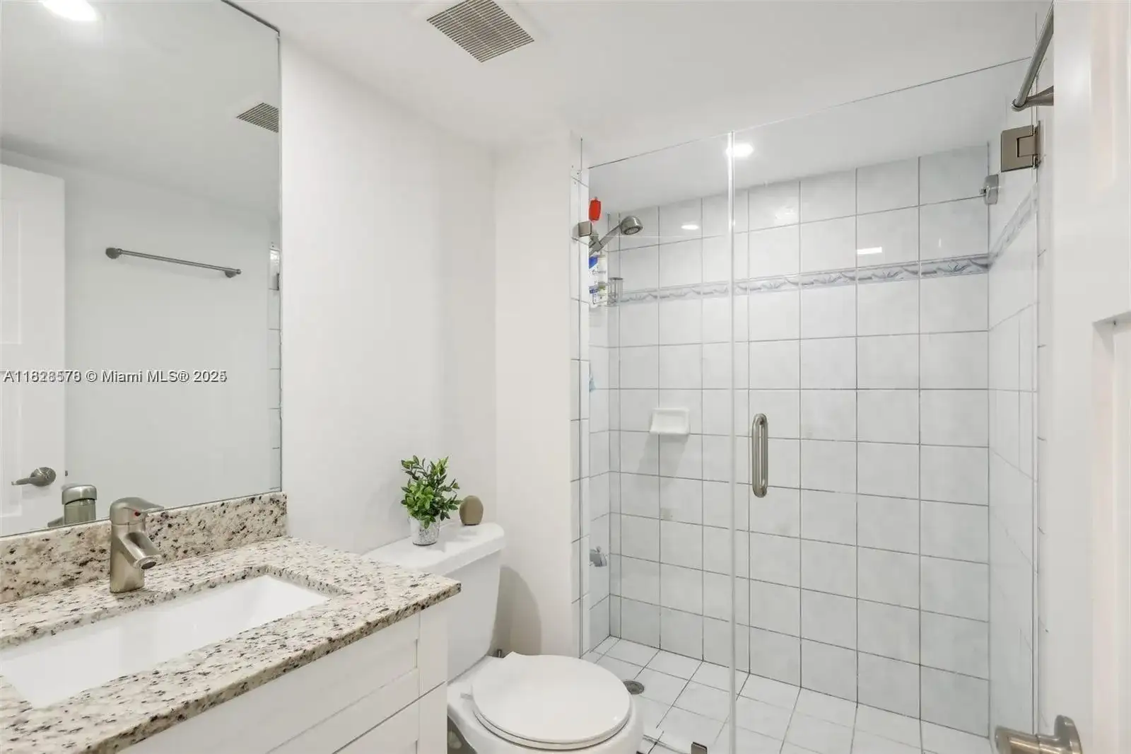 2401 Collins Ave # 1011, Miami Beach FL 33140 photo 4