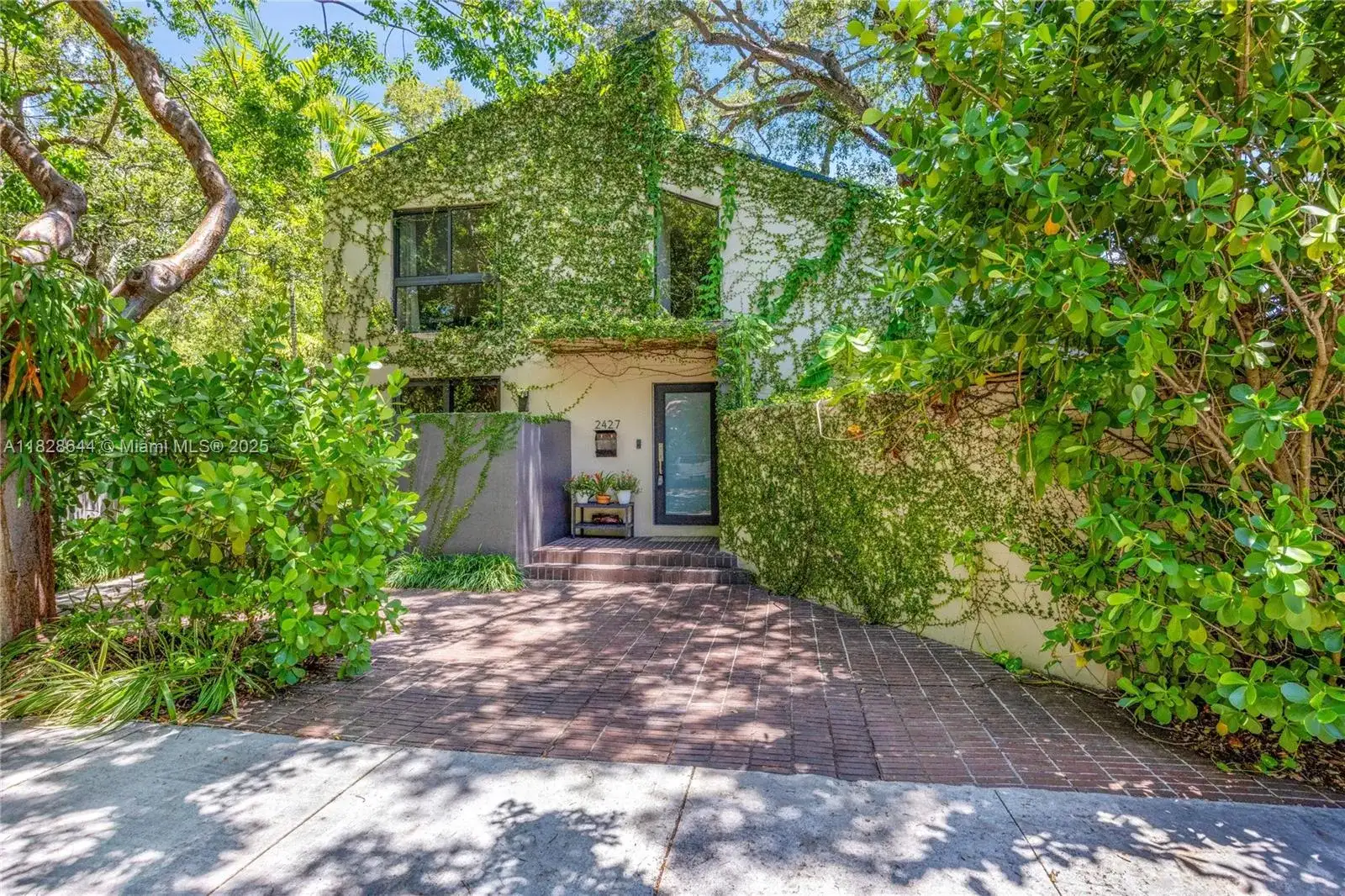 2427 Tequesta Ln, Miami FL 33133 photo 3
