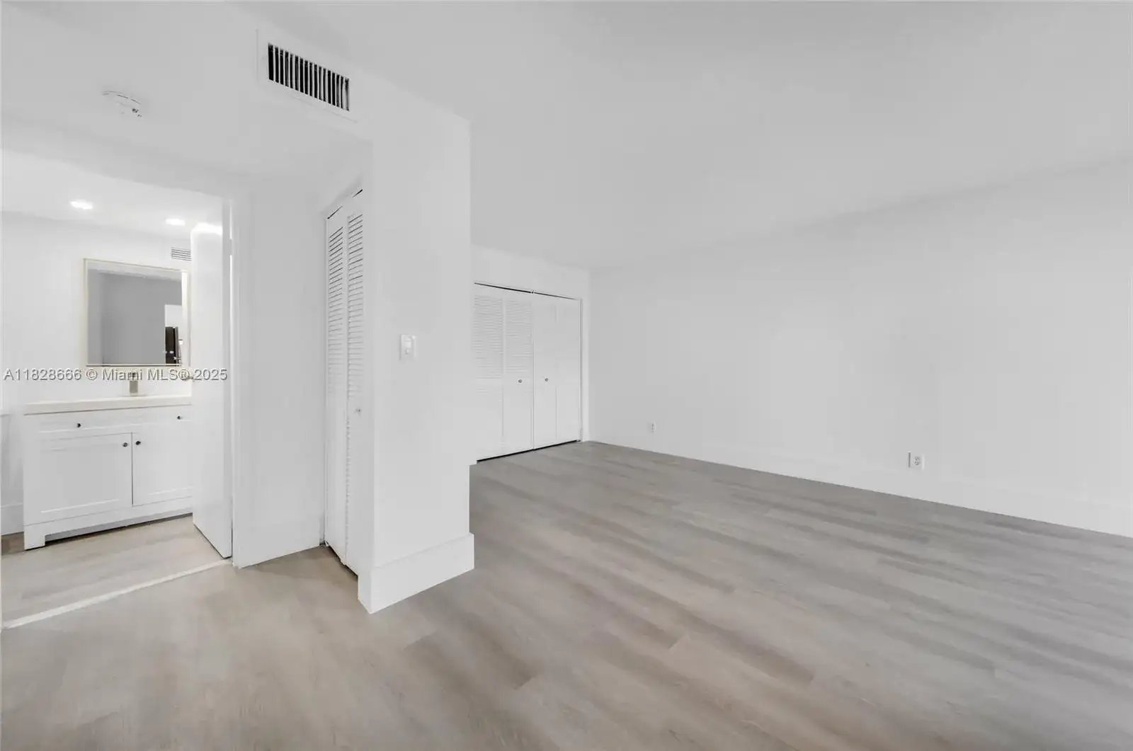 17021 N Bay Rd # 1025, Sunny Isles Beach FL 33160 photo 4