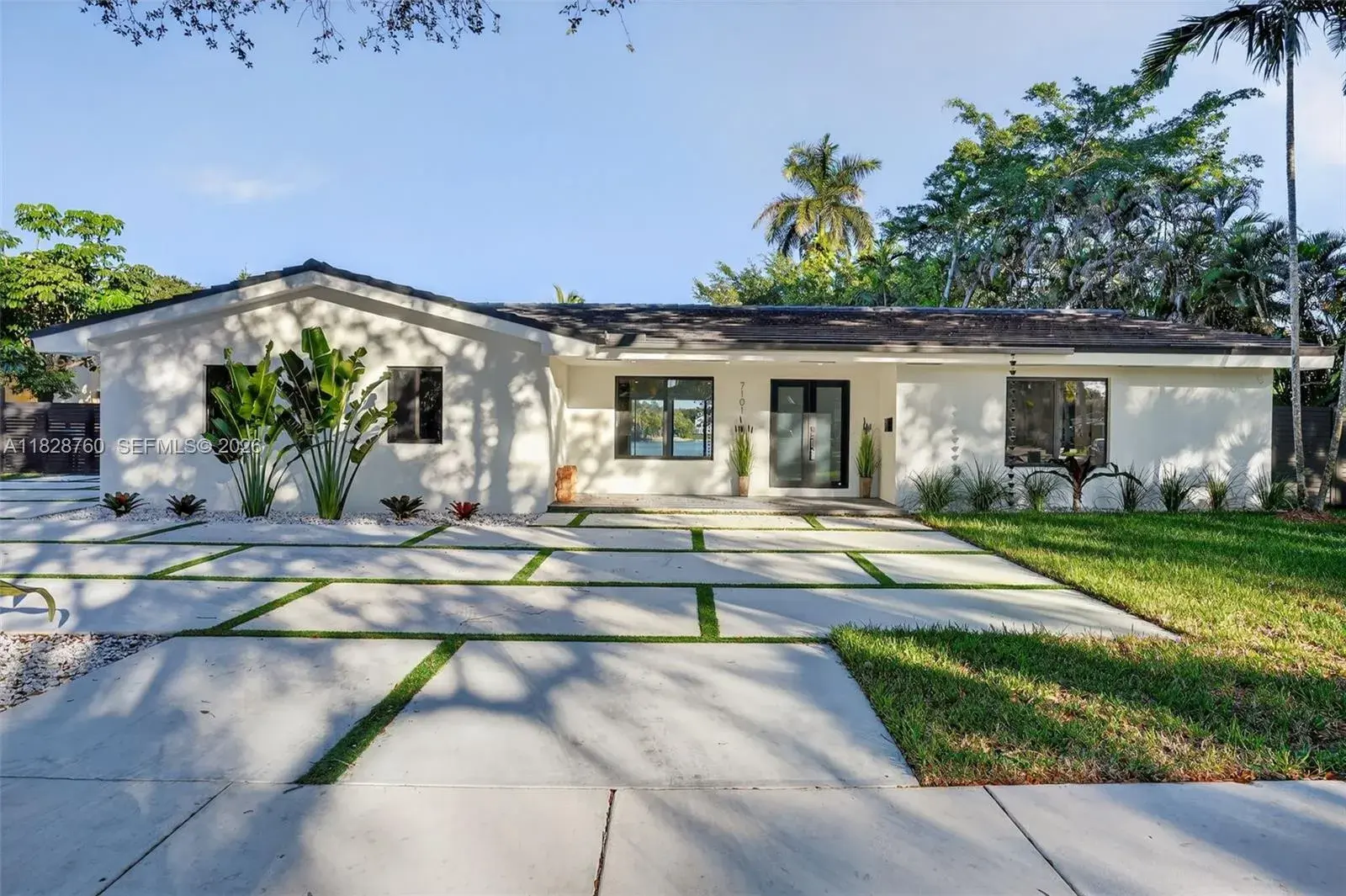 7101 E Troon Cir, Miami Lakes FL 33014