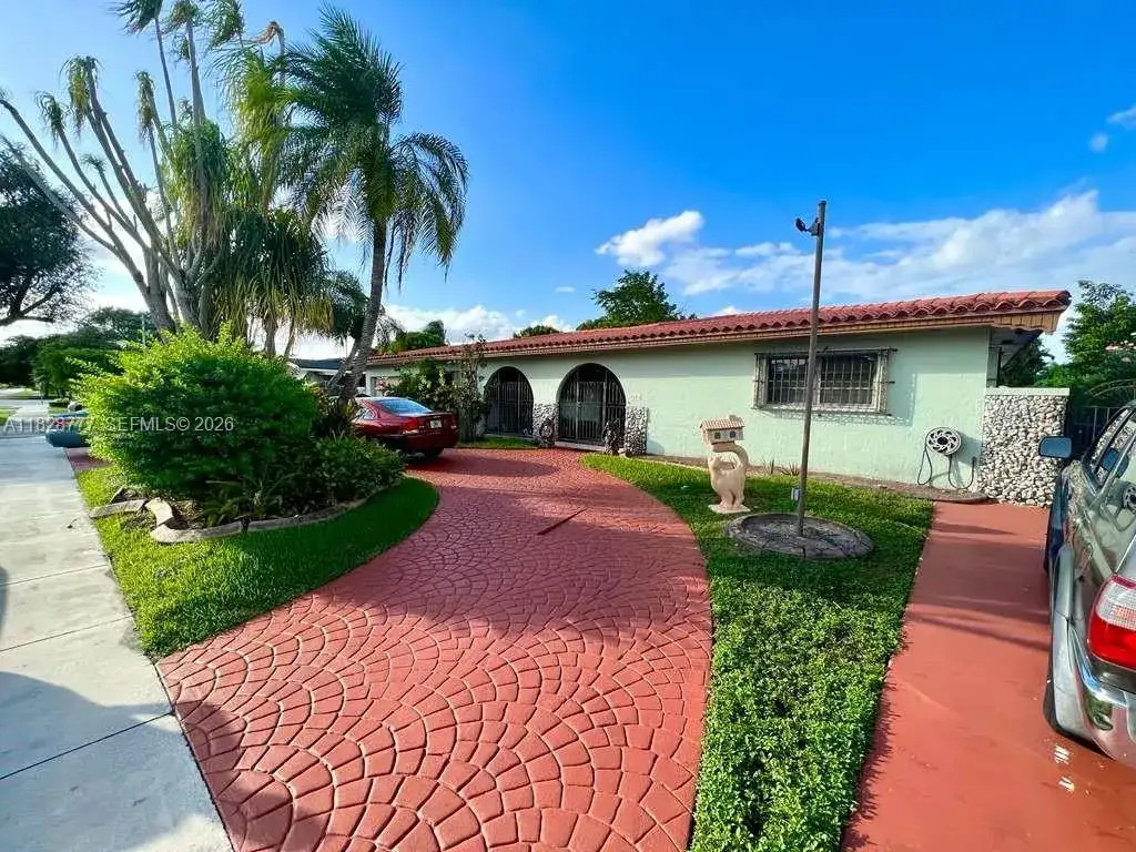 9601 SW 66th St, Miami FL 33173 photo 2