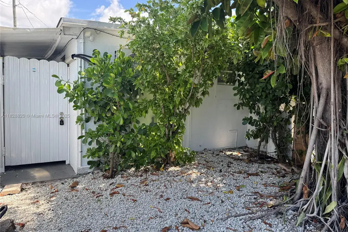 2796 SW 34th Ct # 1, Miami FL 33133