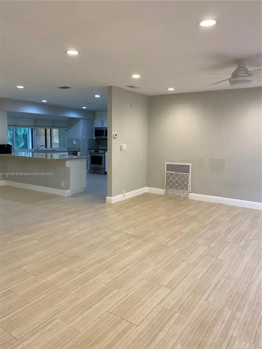 10400 NW 5th Ct, Plantation FL 33324 photo 4