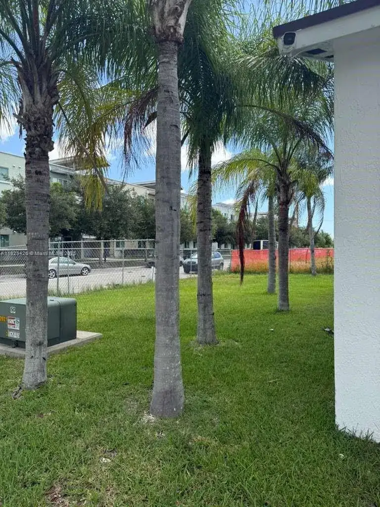 25807 SW 137th Path # 25807, Homestead FL 33032 photo 4