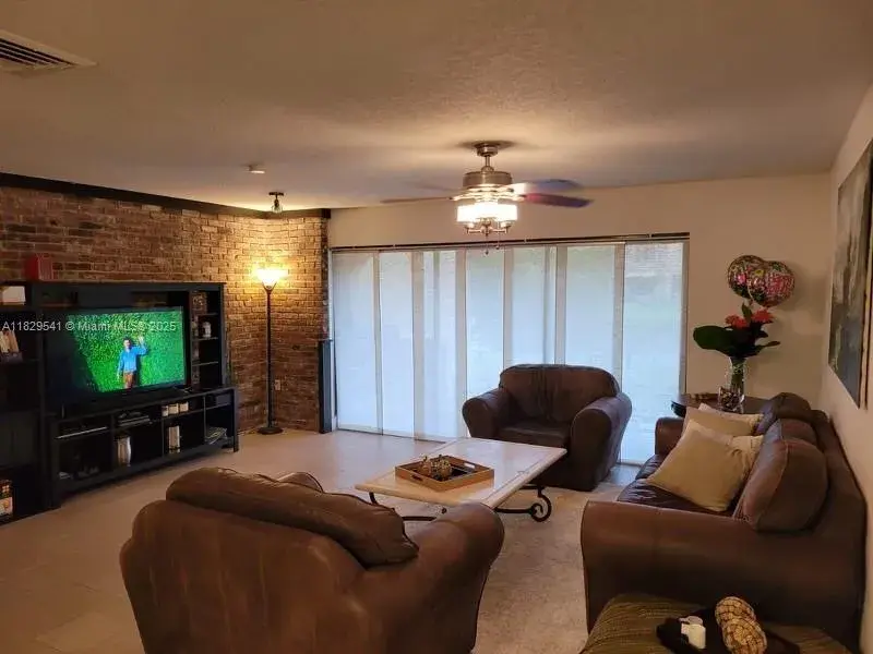 3926 Estepona Ave, Doral FL 33178