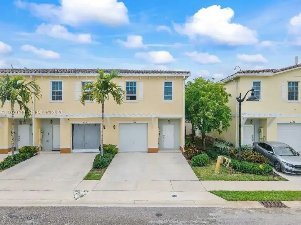 1128 NW 40th Ter, Lauderhill FL 33313 photo 3
