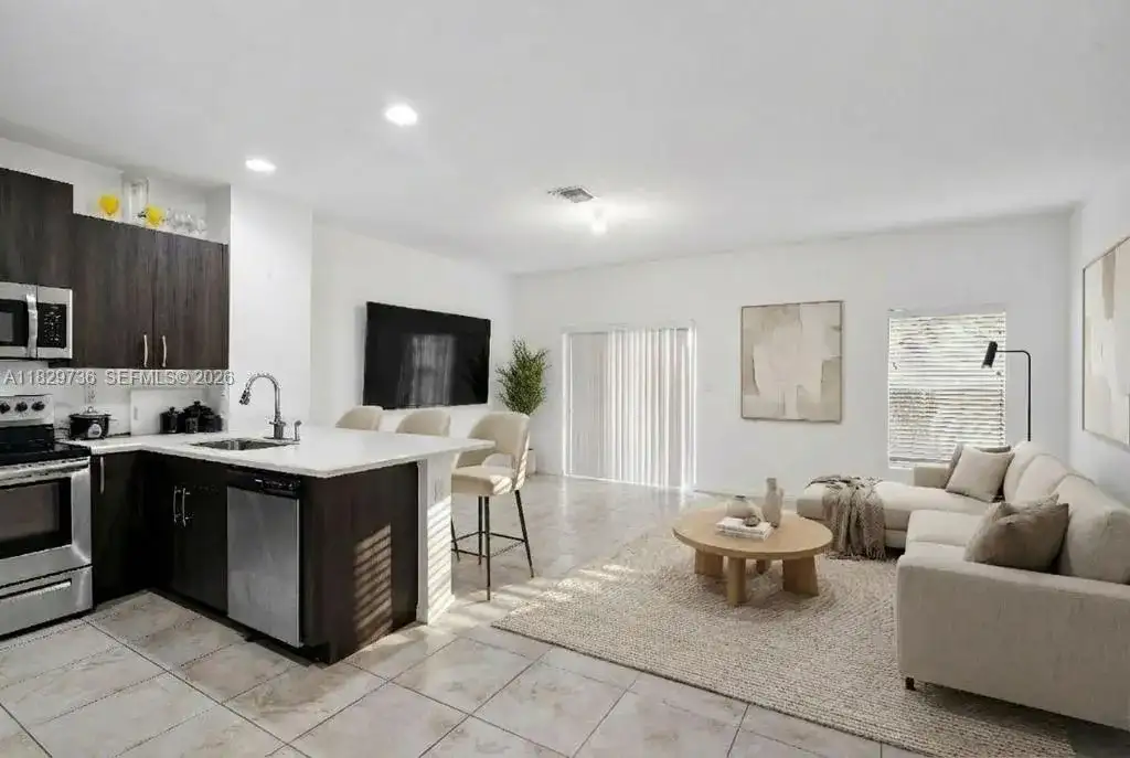 1128 NW 40th Ter, Lauderhill FL 33313 photo 4