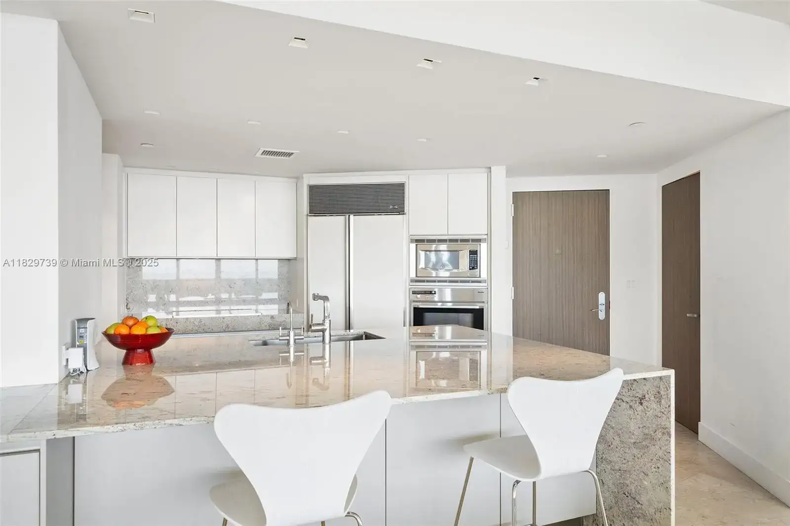 400 Alton Rd # 2208, Miami Beach FL 33139 photo 3
