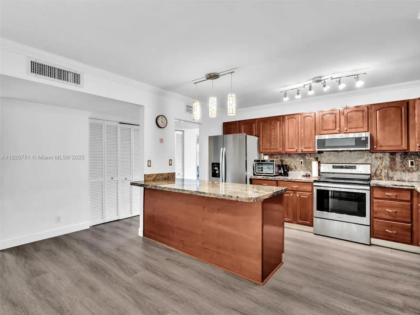 20381 NE 30th Ave # 7, Aventura FL 33180 photo 2