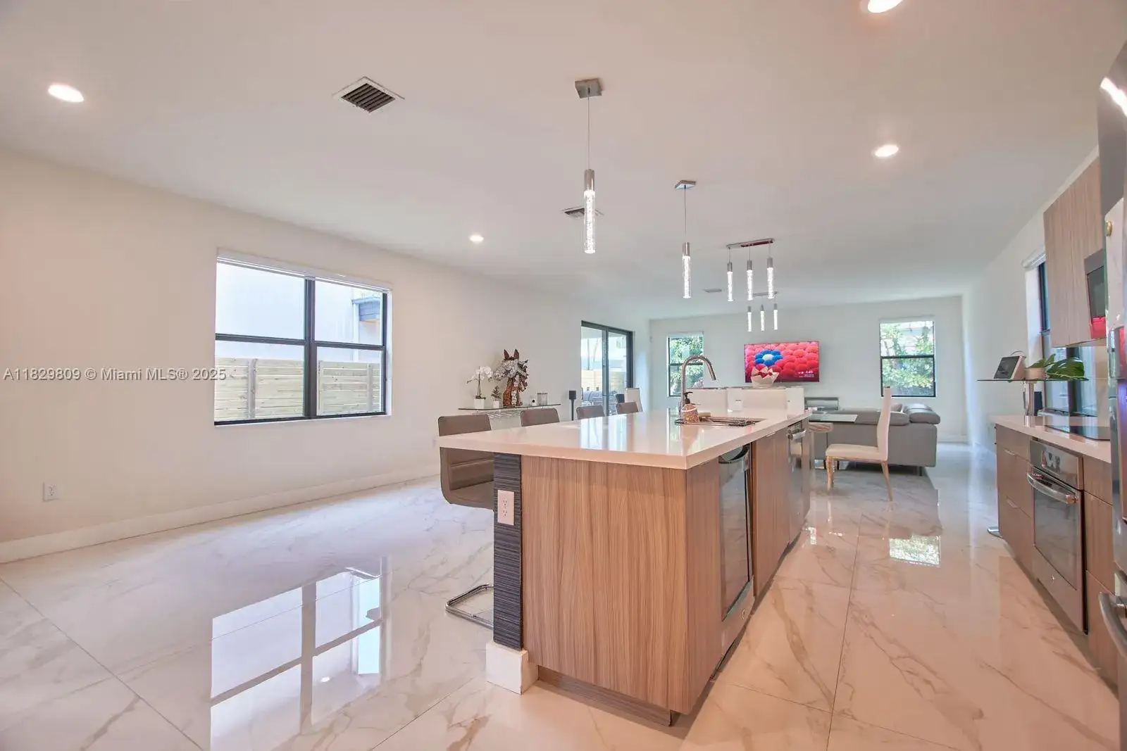 10218 NW 76th Ter, Doral FL 33178 photo 5