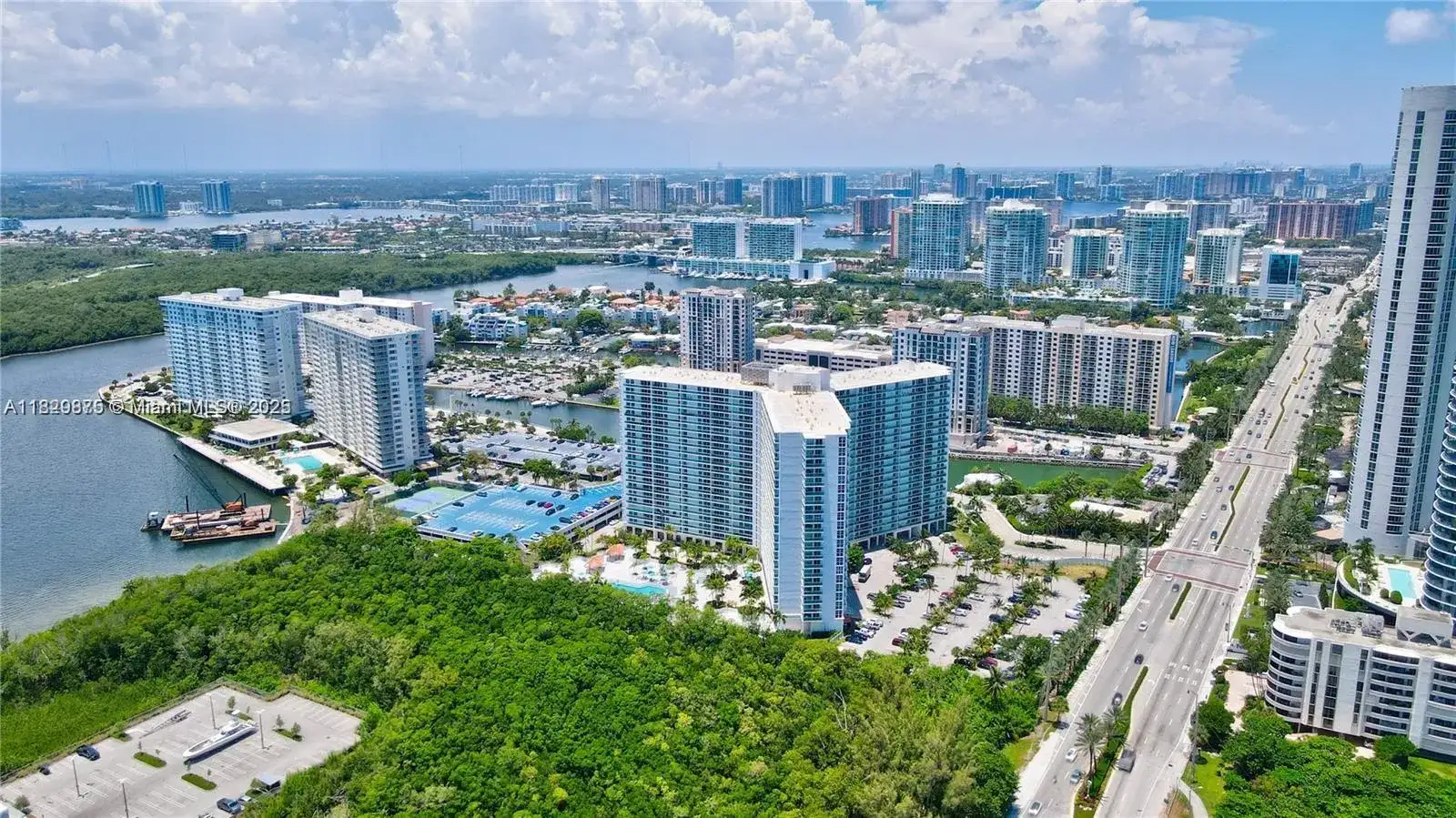 100 Bayview Dr # 1405, Sunny Isles Beach FL 33160 photo 3