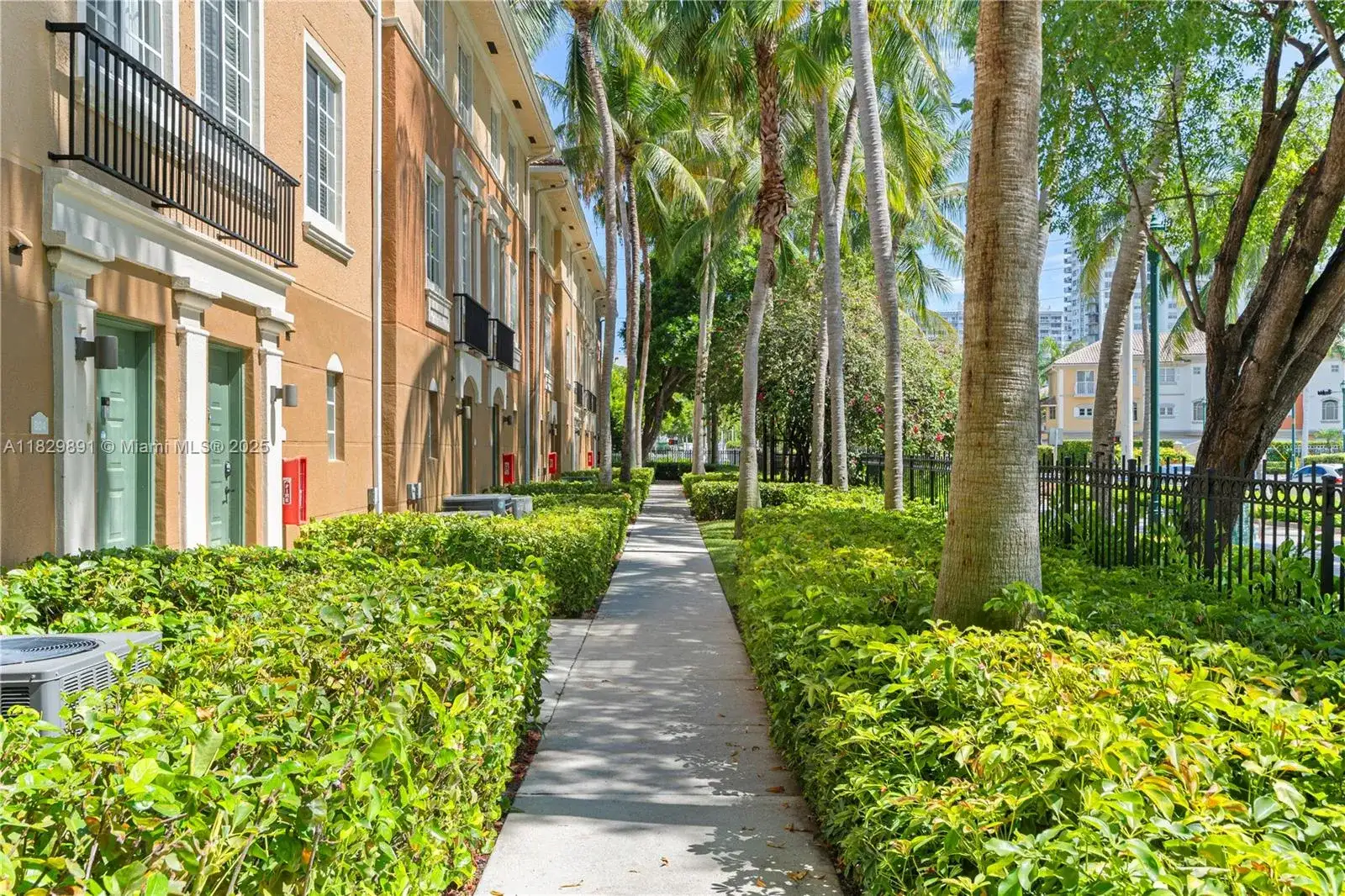 2811 NE 185th St # 804, Aventura FL 33180 photo 2