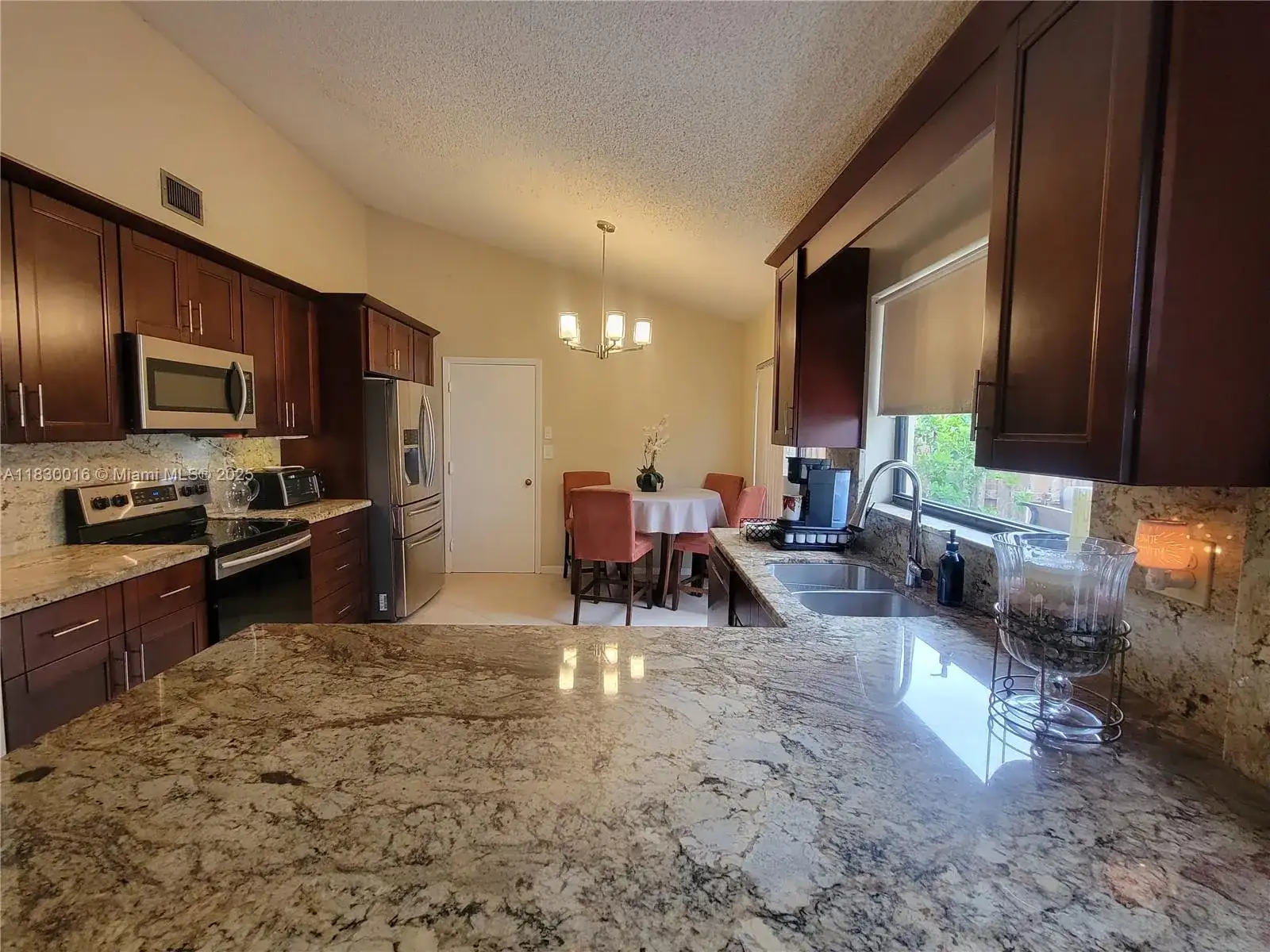 810 SW 113th Ter, Pembroke Pines FL 33025 photo 5