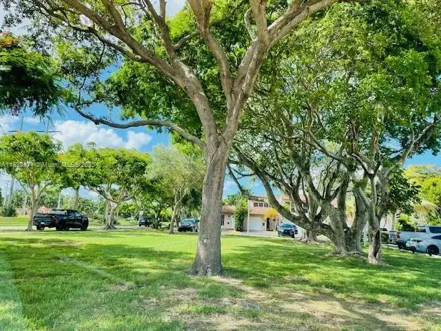 8234 SW 103rd Ave, Miami FL 33173 photo 2