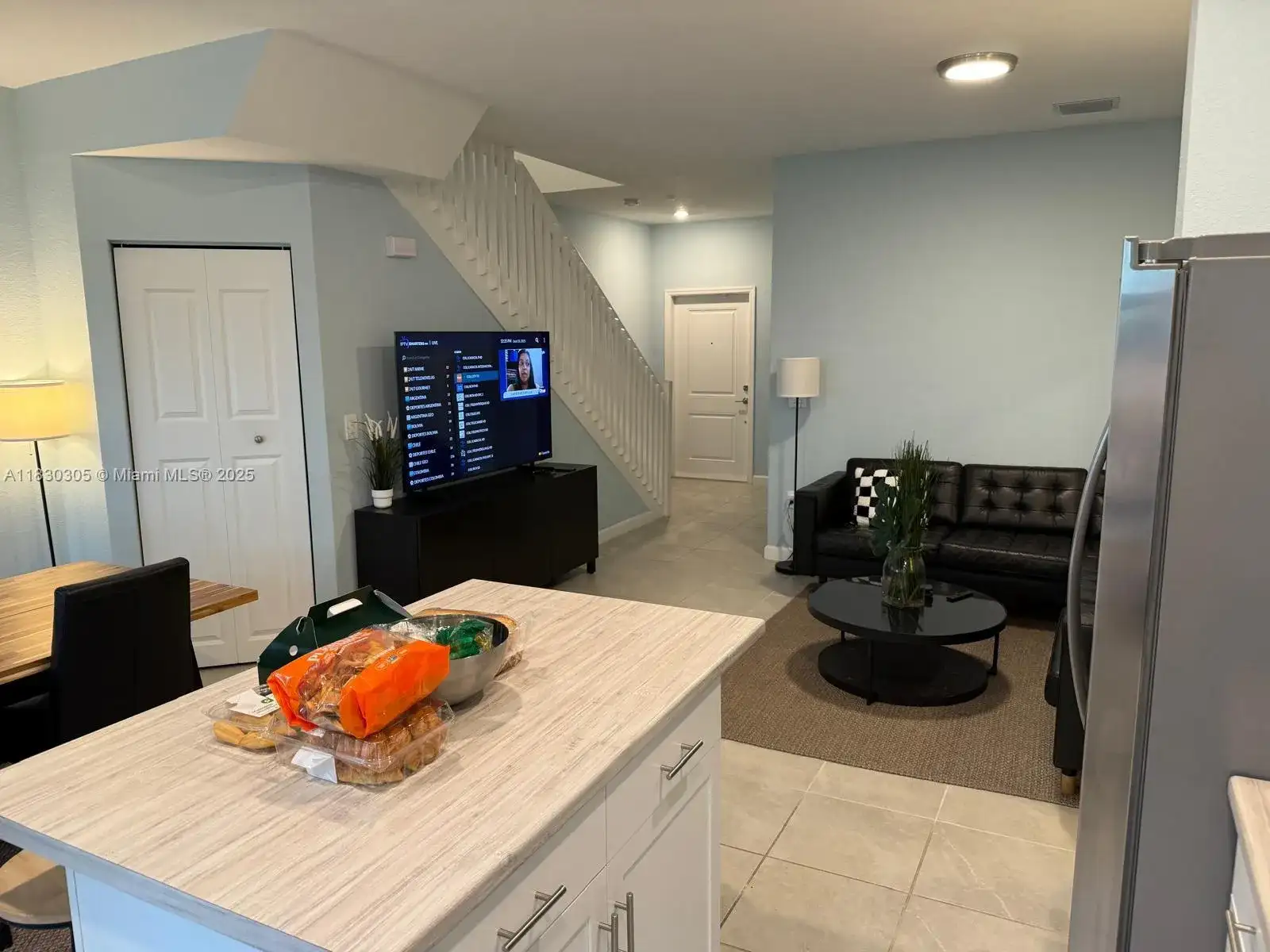 887 NE 211th St, Miami FL 33179 photo 3