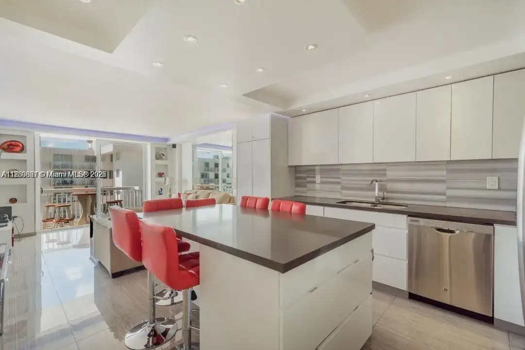 401 Ocean Dr # 1009, Miami Beach FL 33139 photo 2