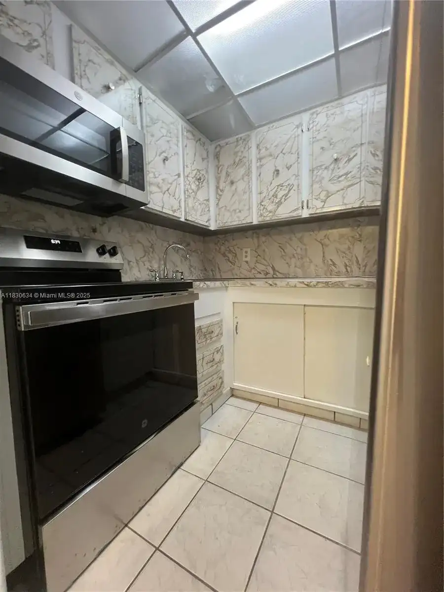 5050 NW 7th St # 709, Miami FL 33126 photo 4
