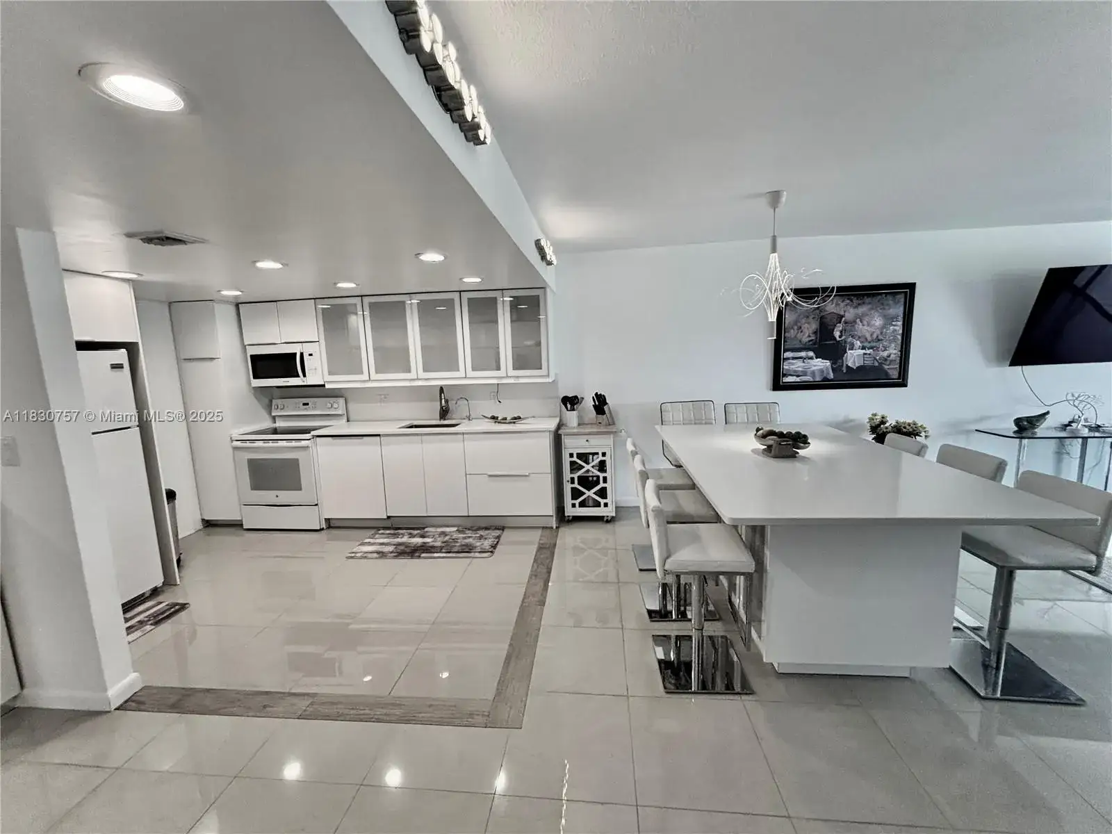 3051 S Palm Aire Dr # 201, Pompano Beach FL 33069