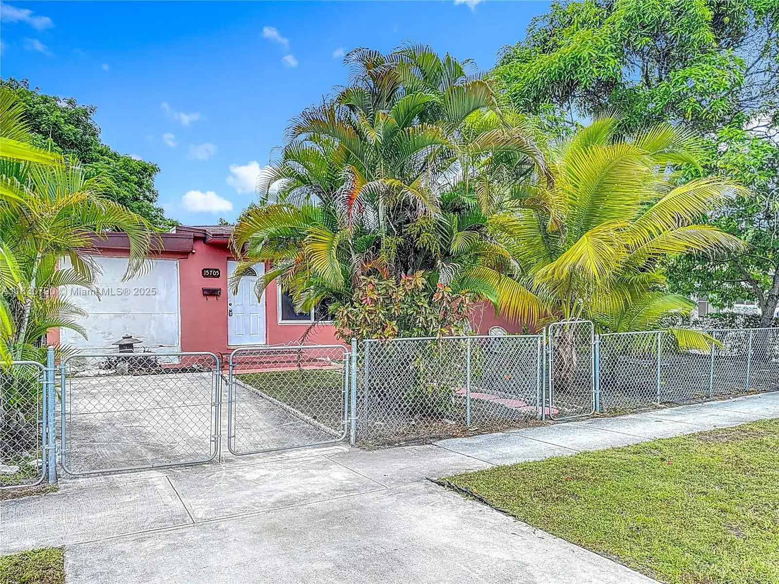 15705 NE 10th Ave, North Miami Beach FL 33162 photo 3