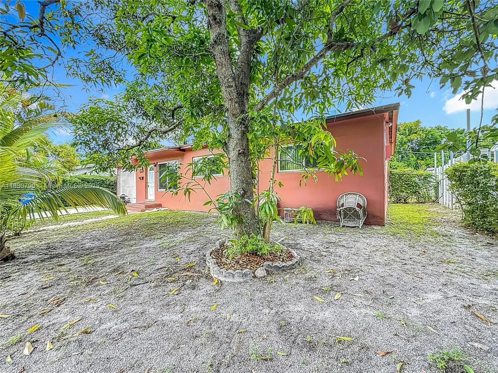 15705 NE 10th Ave, North Miami Beach FL 33162 photo 4