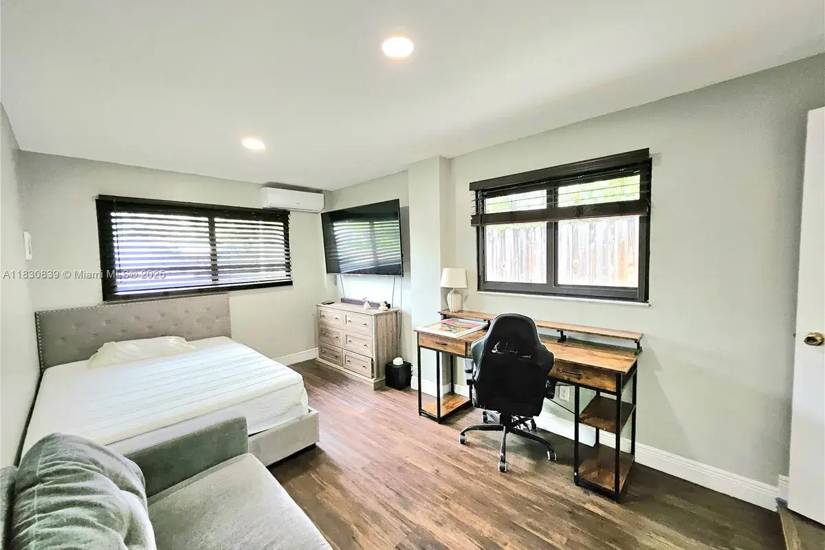1728 NE 17th Ter, Fort Lauderdale FL 33305