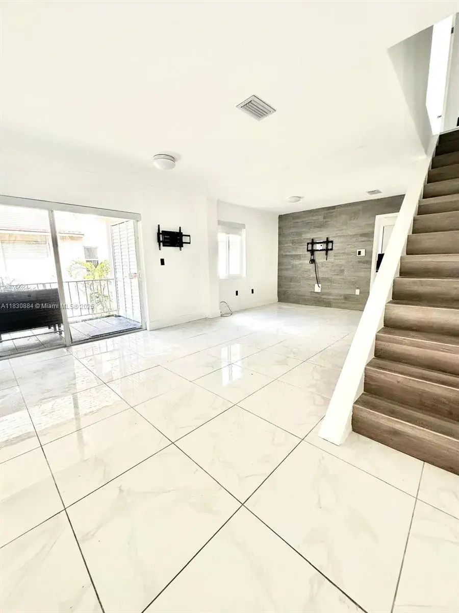 1590 W 46th St # 233, Hialeah FL 33012 photo 4