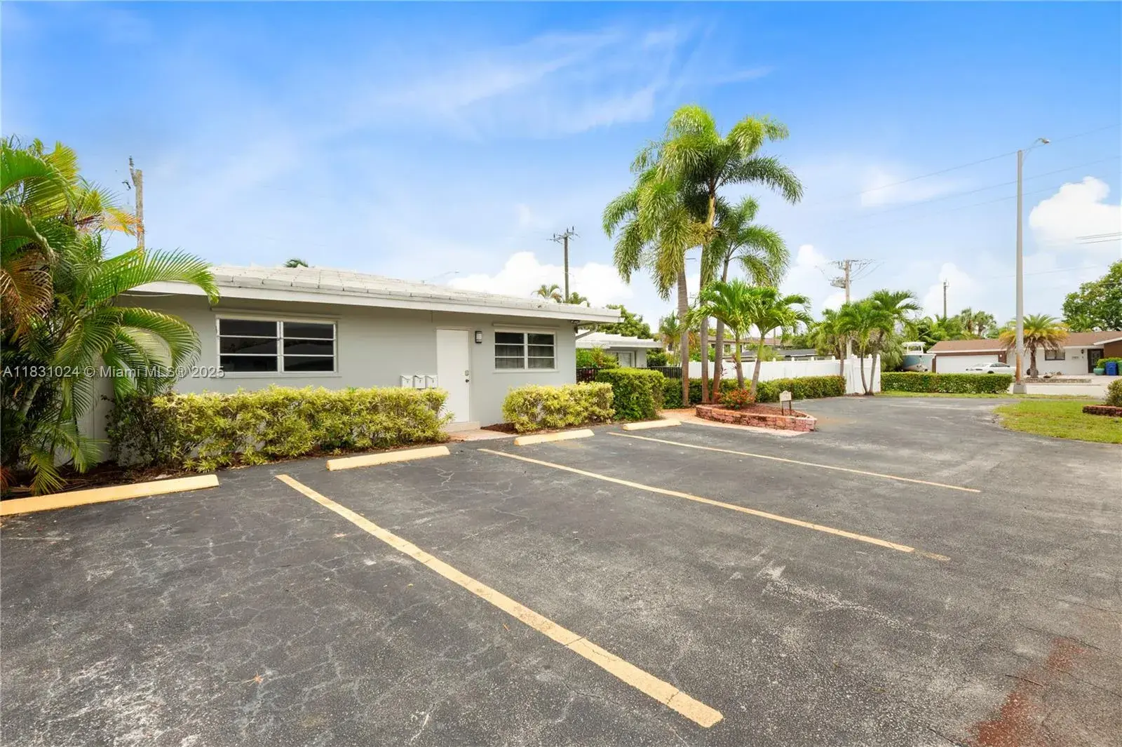 1761 NE 55th St, Fort Lauderdale FL 33334