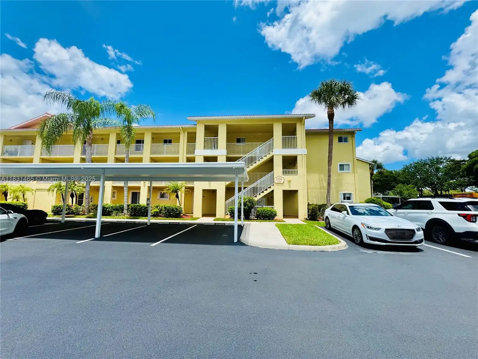 8224 Key Royal Cir # 225, Other City - In The State Of Florida FL 34119
