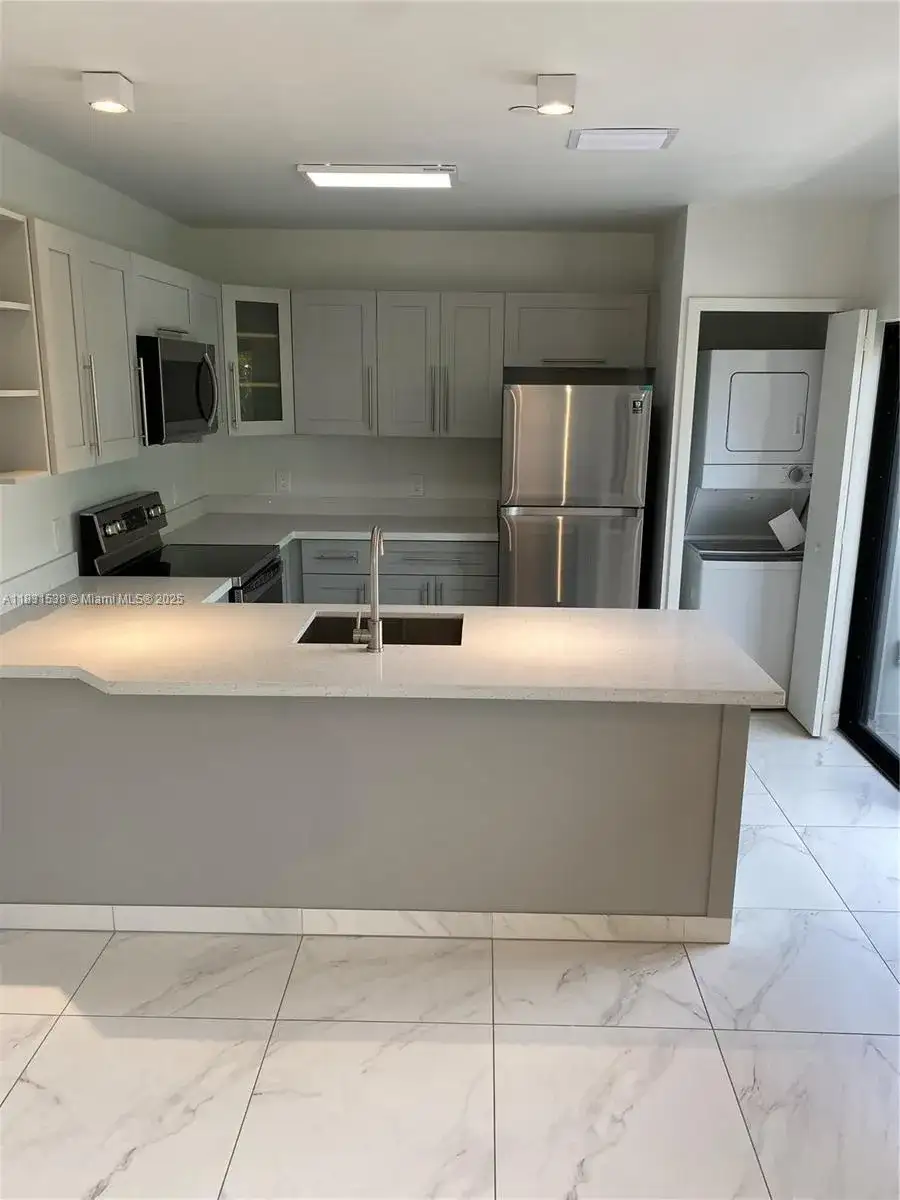 836 SW 2nd St # 301, Miami FL 33130 photo 4