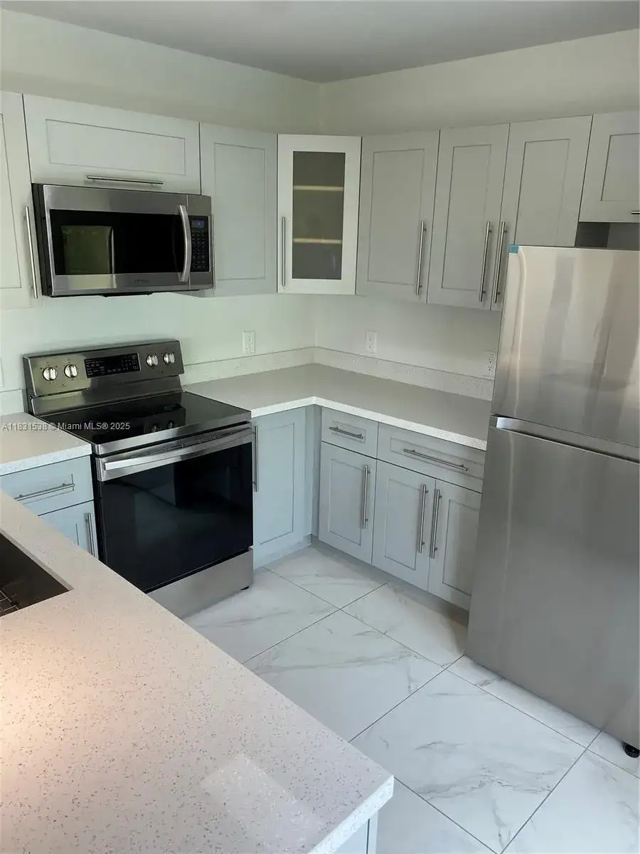 836 SW 2nd St # 301, Miami FL 33130 photo 5