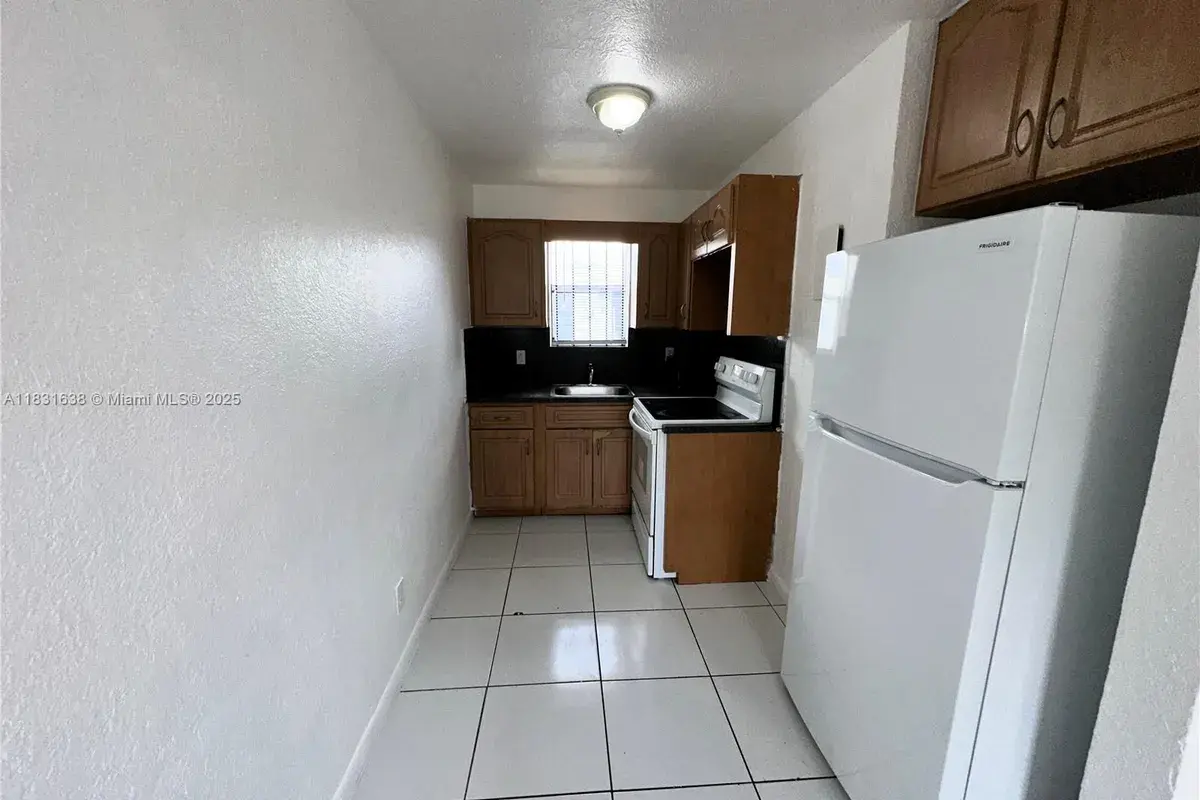 701 NW 7th Ave # 8, Hallandale Beach FL 33009