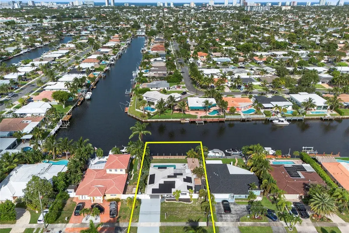 380 SE 1st Ter, Pompano Beach FL 33060