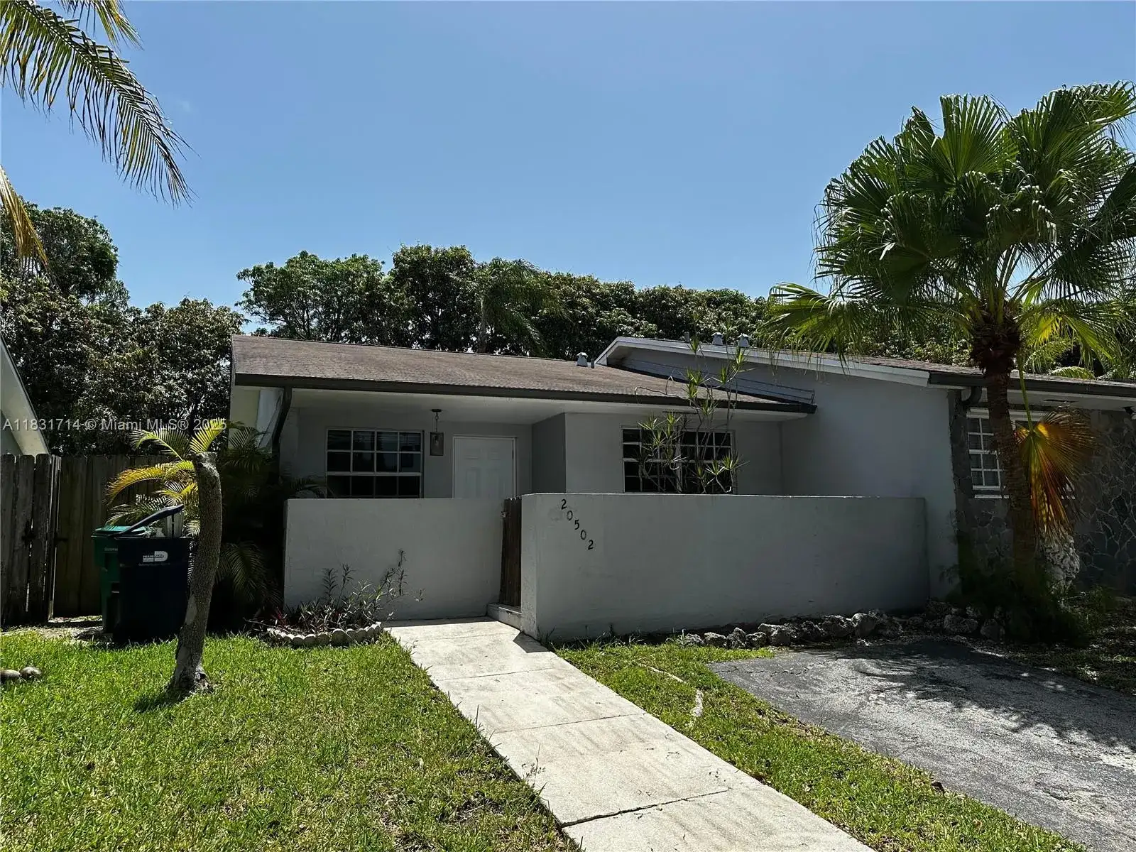 20500 SW 92nd Pl, Cutler Bay FL 33189 photo 2