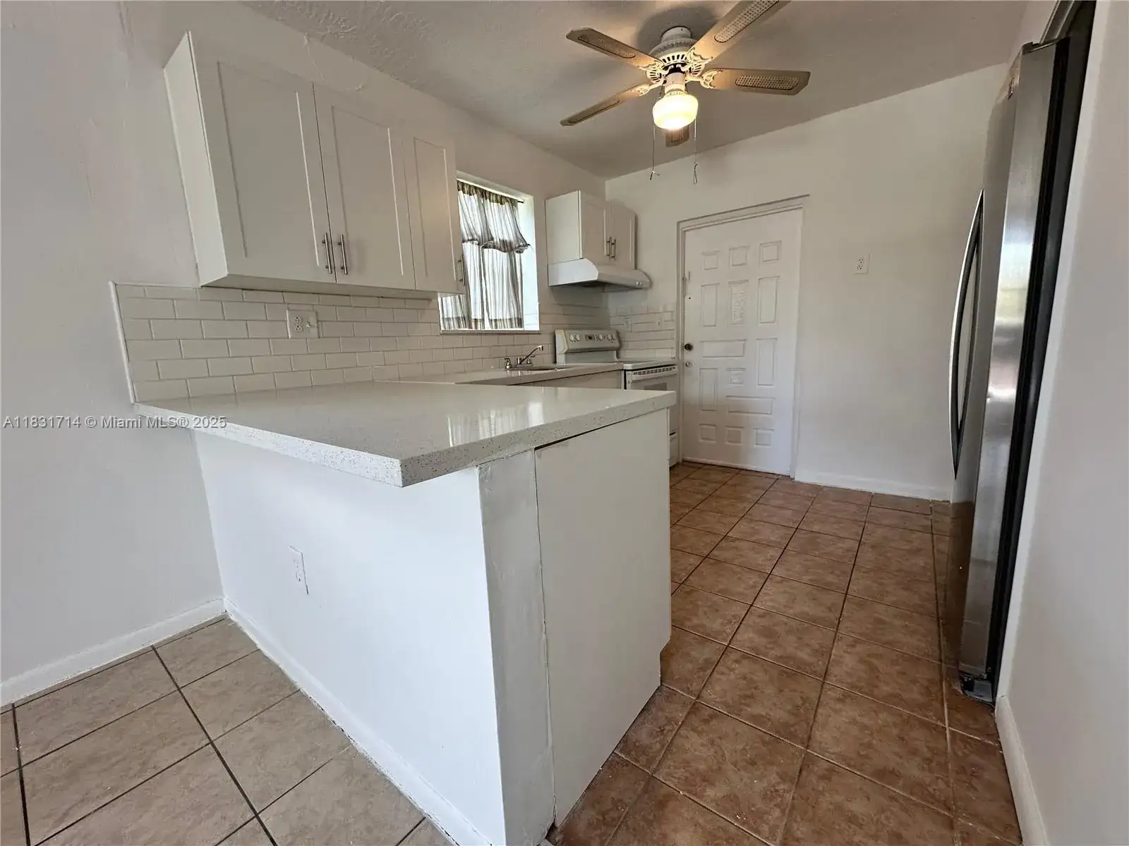 20500 SW 92nd Pl, Cutler Bay FL 33189 photo 4