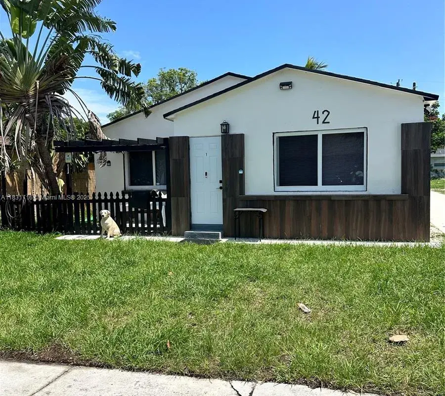 42 SE 10th Ter, Dania Beach FL 33004