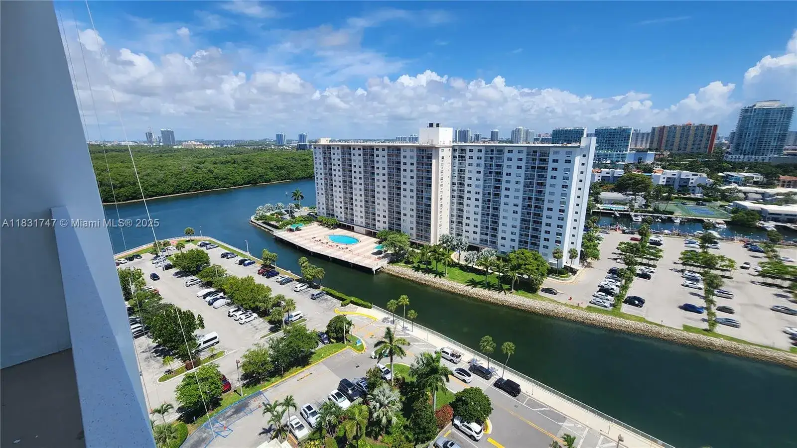 500 Bayview Dr # 1725, Sunny Isles Beach FL 33160