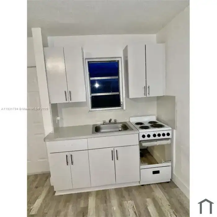 784 NW 100th St # B, Miami FL 33150 photo 2