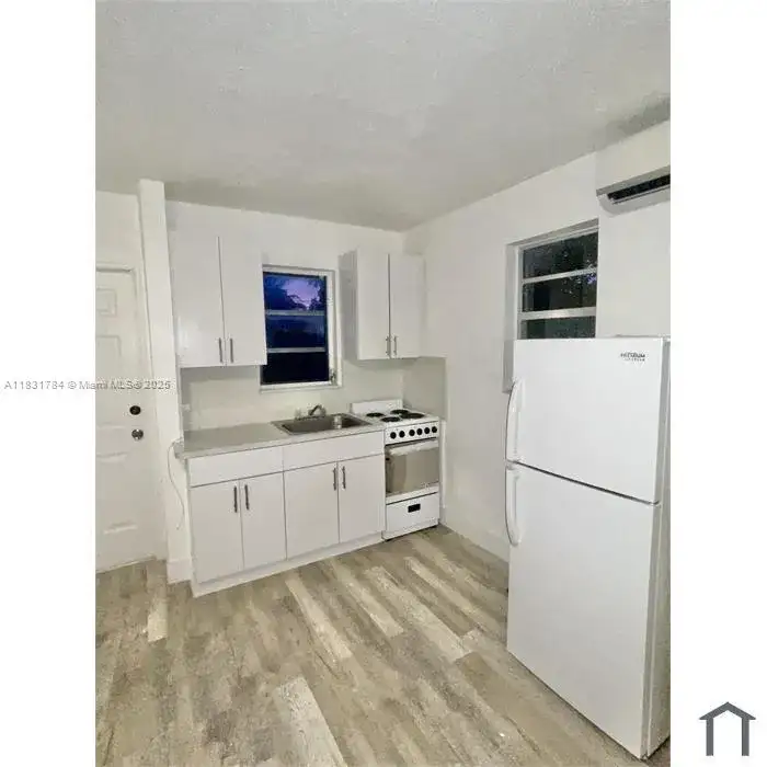784 NW 100th St # B, Miami FL 33150 photo 3